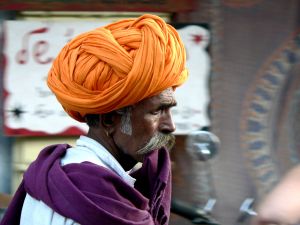 Orange-Turban,-Rhajastan,-Inida.jpg