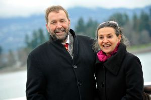 Tom-Mulcair-w-Catherine-Mulcair-west-coast.jpg