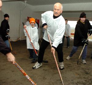 Jack-Layton-campaign-hockey-1.jpg