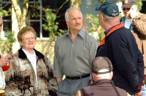 Jack-Layton-w-Seniors.jpg