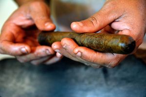 Cigar-roller-Nicaragua.jpg