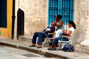Roadside-Grooming,-Havana.jpg